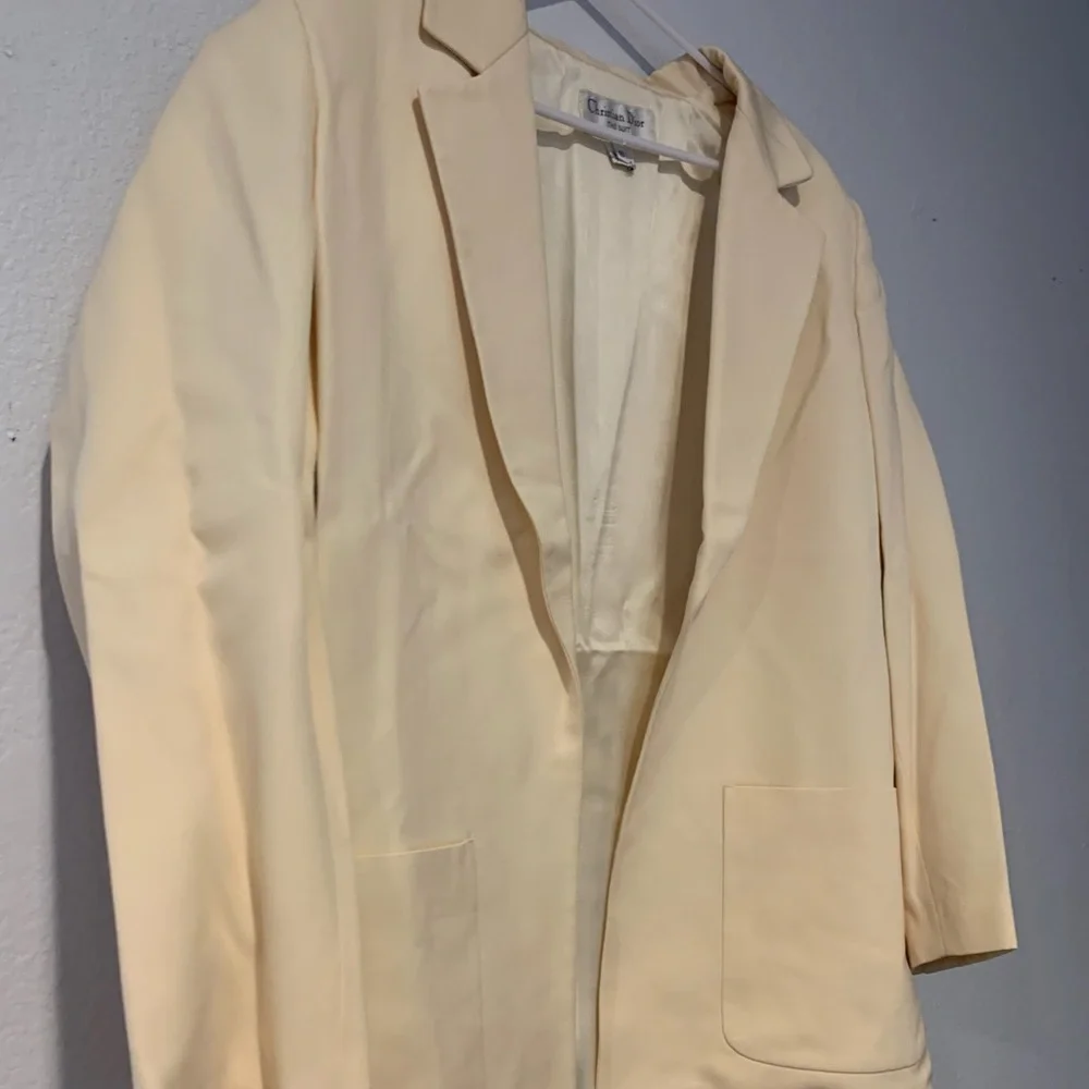 Christian Dior - Picture 2 of 12